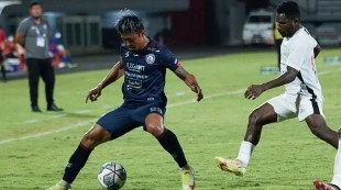 Arema FC Kembali Puncaki Klasemen Usai Kandaskan Persipura