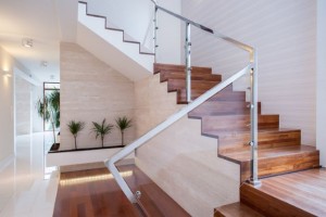 7 Tips Dekorasi Tangga Rumah agar Terlihat Cantik dan Menarik