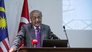 Kondisi Kian Membaik, Tun Mahathir Diizinkan Pulang