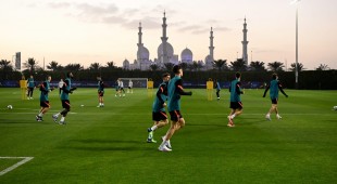 Pemain Chelsea Berlatih Ditemani Keindahan Masjid Agung Sheikh Zayed