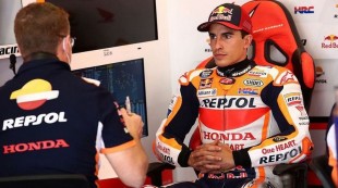 Jalani Tes Pramusim MotoGP Mandalika, Marc Marquez Pamer Selfie di Lombok