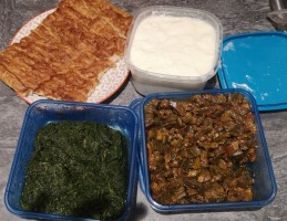 Berbagi Makanan ke Tetangga, Aksi Pria Afghanistan Ini Jadi Viral