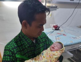 Putra Pertama UAS dari Fatimah Az Zahra Lahir ke Dunia