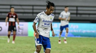 Persib Bandung Gasak Persipura 3-0, Bechkam Cetak Dua Gol
