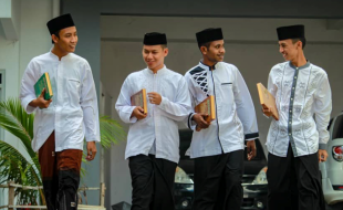 Kolaborasi dengan PBNU, MenKopUKM Ingin Cetak Wirausaha Baru Lewat Pesantren