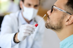 Tes Swab Antigen dan Tes Swab PCR, Akurat Mana?