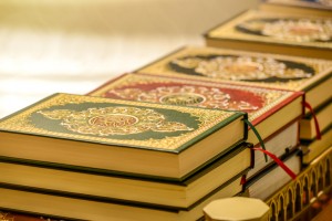 Jelang Ramadan, Raja Salman Hadiahkan 50 Ribu Al-Quran untuk Thailand