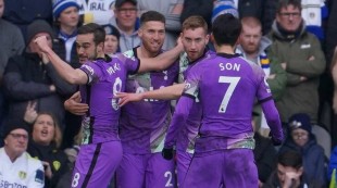 Tottenham Ngamuk di Markas Leeds, Duet Kane-Son Ukir Sejarah