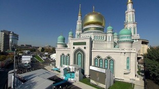 Mengintip Masjid Kubah Emas Terbesar Eropa yang Diresmikan Putin