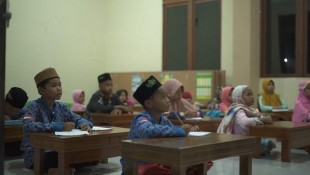 PLN Bangun Jaringan Listrik Senilai Rp4,2 Miliar untuk Warga Desa Terpencil di Kalbar