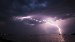 Mengenal 4 Jenis Petir dan Proses Pembentukannya