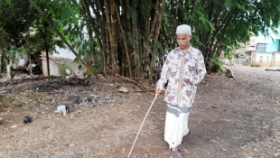 Ustadz Dadang, Dai Tunanetra di Garut yang Ingin Sekali Umrah