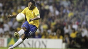 Menpora Ungkap Sisi Positif Kedatangan Ronaldinho ke Rans FC
