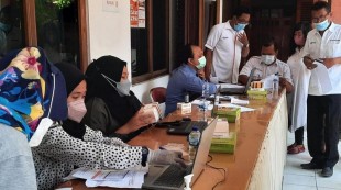 Perhutani Gandeng Kimia Farma Gelar Vaksinasi Booster di Surakarta