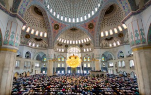 Sejarah Shalat Tarawih, Sunnah yang Dipopulerkan Umar bin Khattab