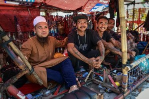 Berkunjung ke Indonesia, Dai Asal Malaysia Santuni Ojol hingga Anak Punk