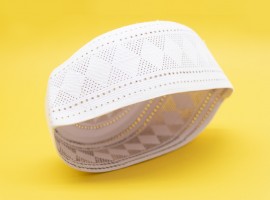 Hukumnya Sunnah, Ini Fungsi Sebenarnya Pakai Kopiah saat Shalat