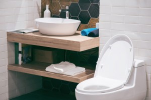 Akhir Pekan Nih, Yuk Bersihkan Kamar Mandi Pakai 6 Tips Ini