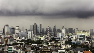 Jelang Maghrib, Potensi Turun Hujan Lebat di Jaksel dan Jaktim