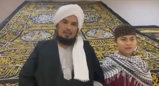 Ini Sosok Imam Shalat Tarawih 8 Jam 30 Juz di Magetan