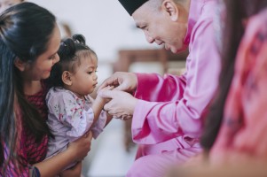 Tradisi Sungkeman Idul Fitri, Bentuk Bakti Anak pada Orang Tua