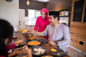 Hukum Batalkan Puasa Syawal Saat Dapat Undangan Makan