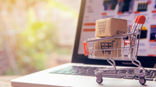 Telkomsel Catat Penurunan Aktivitas Belanja Online Saat Lebaran