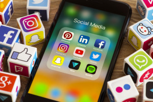 Bagaimana Panduan Islam terhadap Pergaulan di Media Sosial?