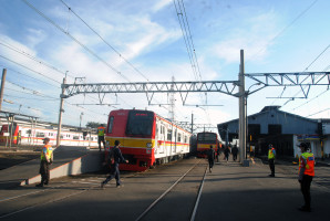 Gandeng PT INKA, KAI Commuter Siapkan Pengadaan 16 Rangkaian KRL Baru