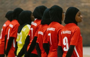 Cara Pesepakbola Muslimah Lawan Larangan Hijab di Prancis