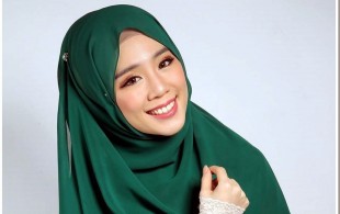 Kisah Hijrah Eks Model Playboy, Masuk Islam dan Putuskan Berhijab