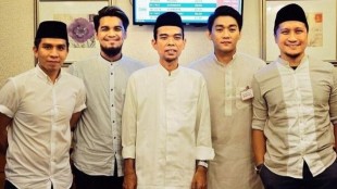 Deretan Artis Hijrah Sahabat Dekat Ustadz Abdul Somad