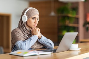 Hati-hati, Mencari Ilmu untuk Dunia Bisa Merusak Ilmu