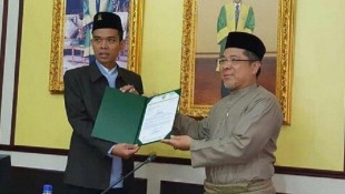 Ustaz Abdul Somad Bukan Hanya Penceramah, Tapi Juga Seorang Profesor