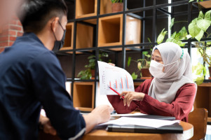 Bagaimana Hukum Bekerja pada Non Muslim? Ini Penjelasannya