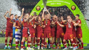 Raih Gelar UEFA Conference League, Jose Mourinho Bertahan di AS Roma