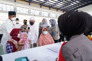 Polri Gelar Seribu Vaksinasi Booster di Haul Syekh Nawawi Al-Bantani