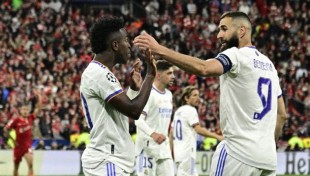 Angkat Tropi Ke-5, Benzema: Alhamdulillah, Terima Kasih Madridista