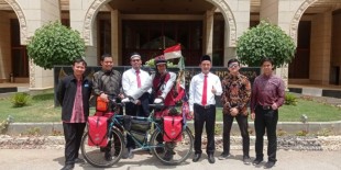 Pemuda asal Magelang Ini Berangkat Haji ke Tanah Suci Naik Sepeda