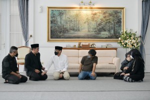 Menparekraf Sandiaga Uno Takziah ke Rumah Dinas Ridwan Kamil