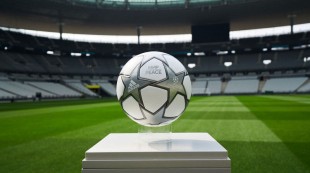 Dukung UNHCR, Adidas Lelang Bola Resmi Liga Champions 2022