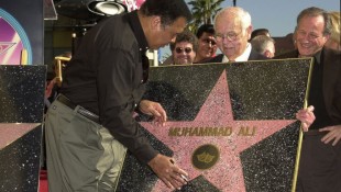 Inspirasi dari Muhammad Ali, Muliakan Rasulullah Lewat Cara Ini
