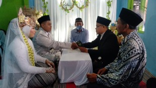 Ustadz Nashir Fahmi, Tak Hanya Ceramah Tapi Juga Tangani Masalah Rumah Tangga Umat