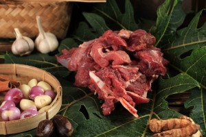 Bungkus Pakai Daun Pepaya, Resep Bikin Sate Daging Empuk