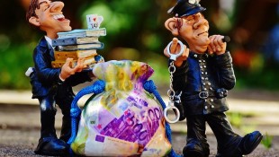 Ciri-Ciri Munafik, Ustadz Adi Hidayat: Mereka Lebih Berbahaya