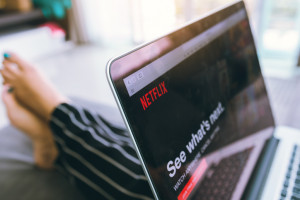 Gandeng Microsoft, Netflix Hadirkan Layanan Paket Murah dengan Iklan