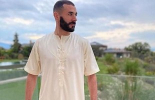 Bisa Jadi Inspirasi Jumatan, Intip 3 Gaya Karim Benzema Pakai Gamis