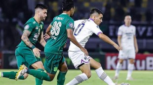 Kemenangan Persebaya atas Persita Diwarnai Kartu Merah