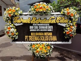 Hukum Takziah dengan Kirim Karangan Bunga Papan