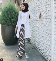 Tips Berkebaya bagi Muslimah Berhijab ala Jeny Tjahyawati